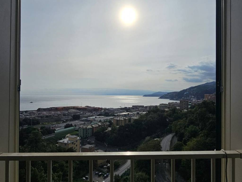 appartamento in vendita a Genova in zona Palmaro / Pra'