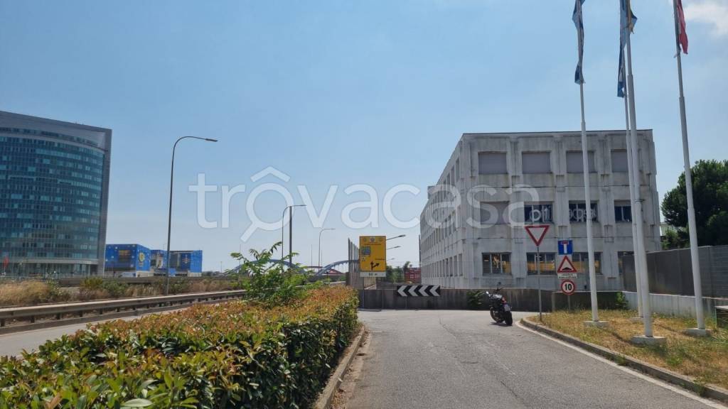 ufficio in vendita a Genova in zona Cornigliano