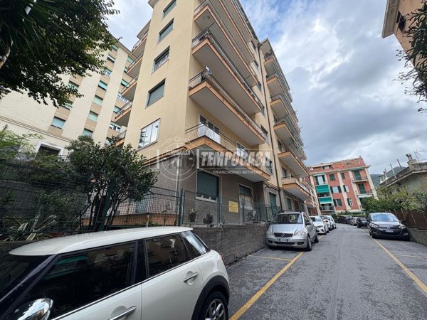 appartamento in vendita a Genova in zona Sestri Ponente