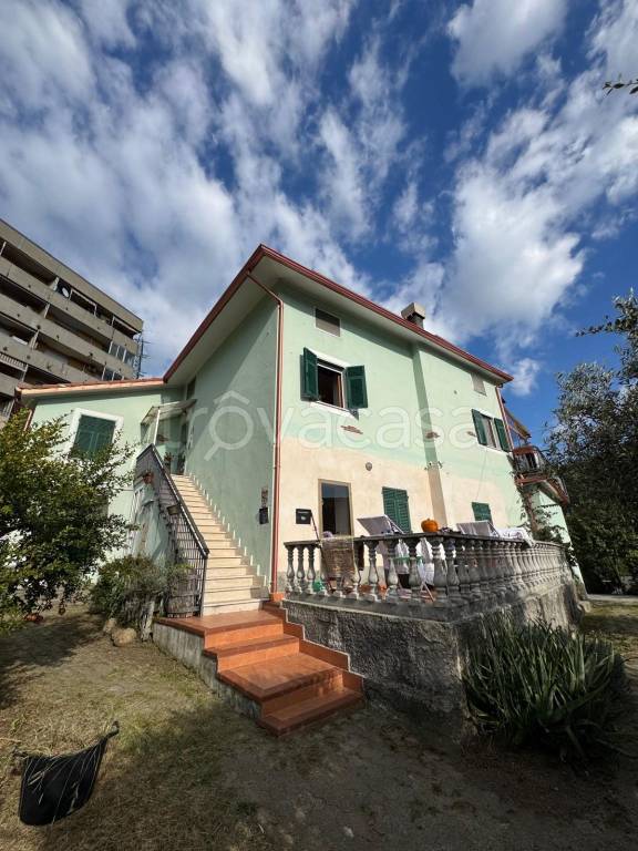 appartamento in vendita a Genova in zona Rivarolo