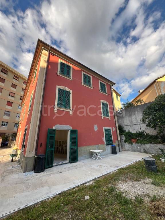 appartamento in vendita a Genova in zona Marassi