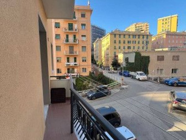 appartamento in vendita a Genova in zona Rivarolo