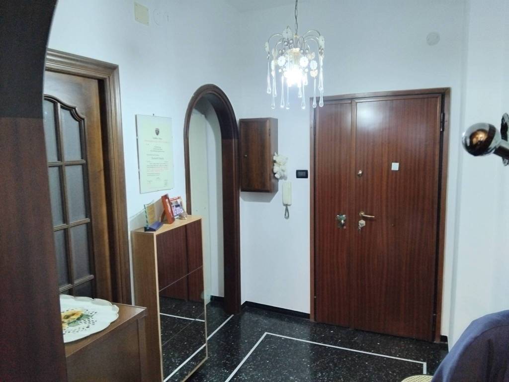 appartamento in vendita a Genova in zona Rivarolo
