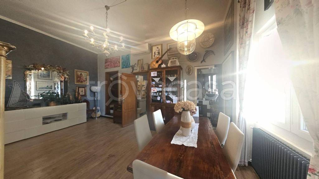 appartamento in vendita a Genova in zona Sottoripa / Maddalena / Molo