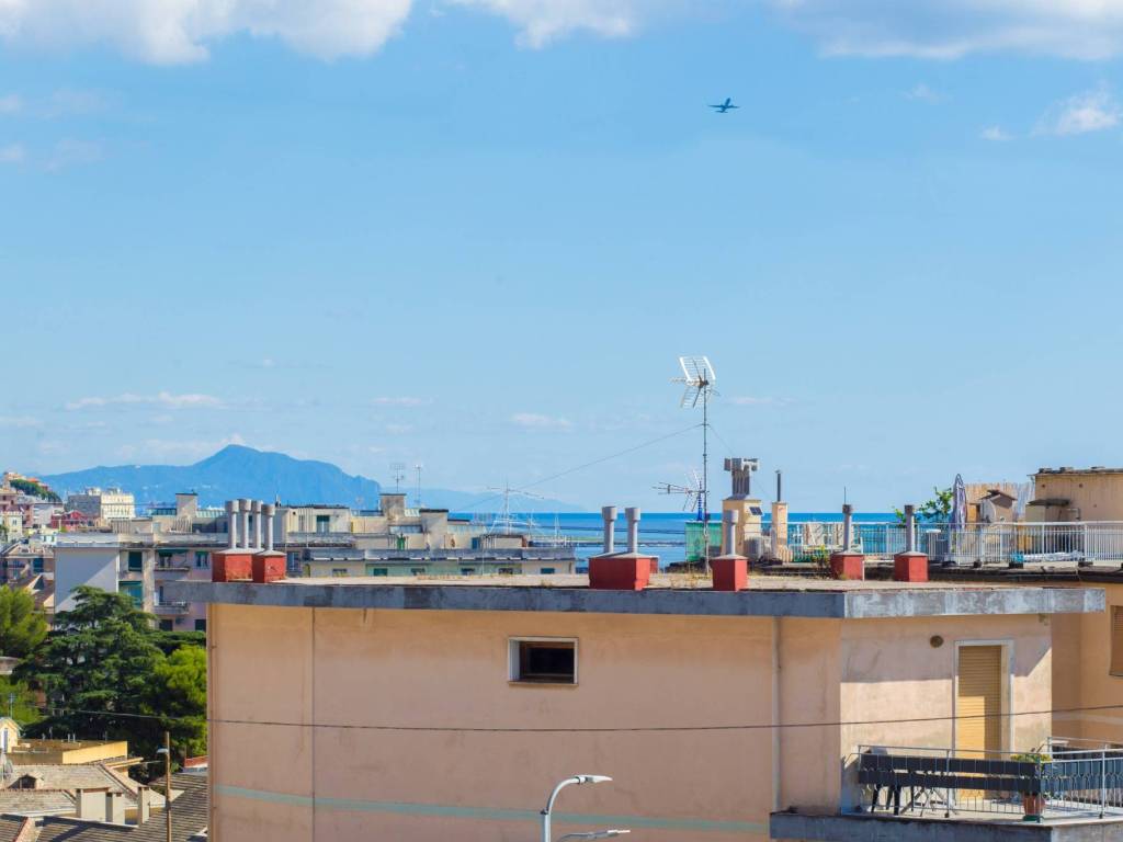 appartamento in vendita a Genova in zona Palmaro / Pra'