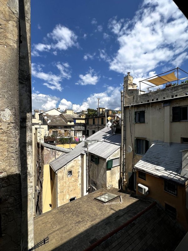 appartamento in vendita a Genova in zona Sottoripa / Maddalena / Molo