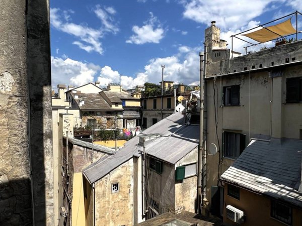 appartamento in vendita a Genova in zona Sottoripa / Maddalena / Molo