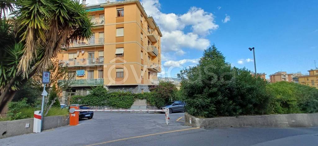 appartamento in vendita a Genova in zona Sestri Ponente