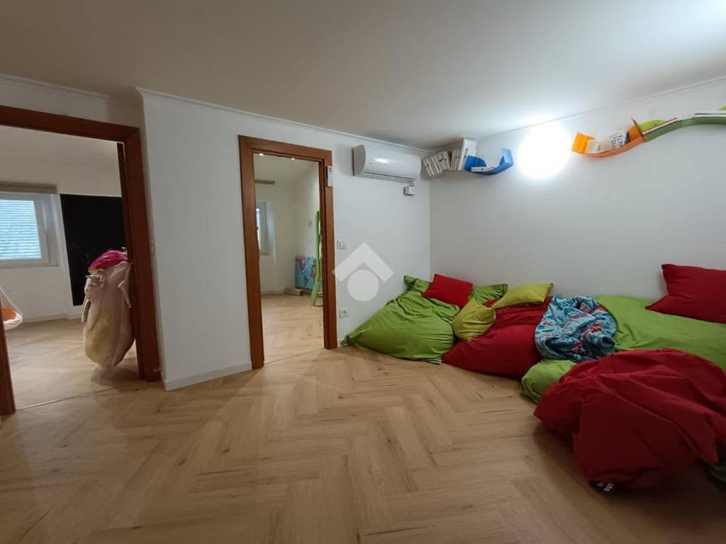 appartamento in vendita a Genova in zona Sestri Ponente