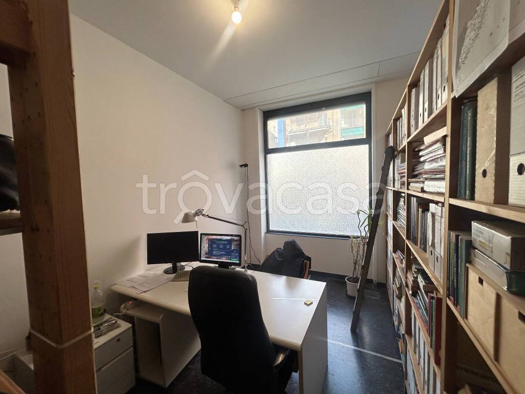 locale commerciale in vendita a Genova in zona Molassana