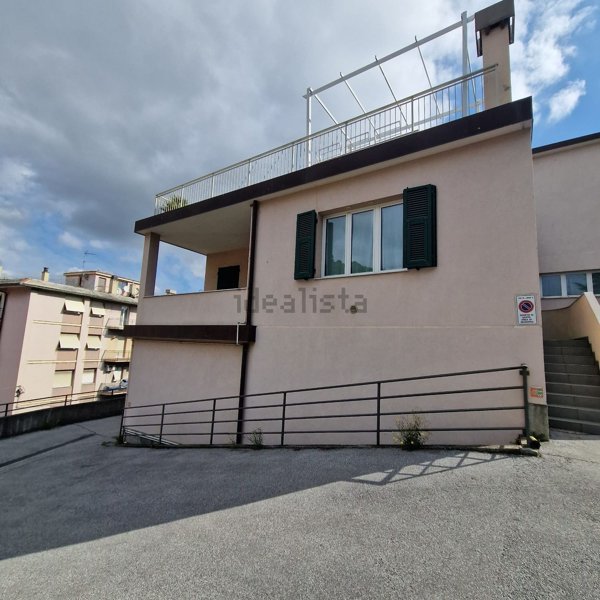 appartamento in vendita a Genova in zona Rivarolo