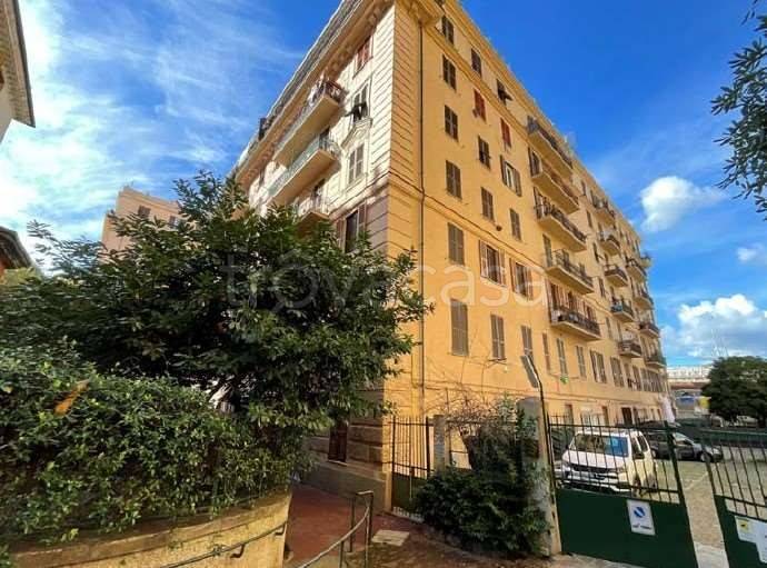 appartamento in vendita a Genova in zona Foce