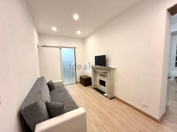 appartamento in vendita a Genova in zona Sottoripa / Maddalena / Molo