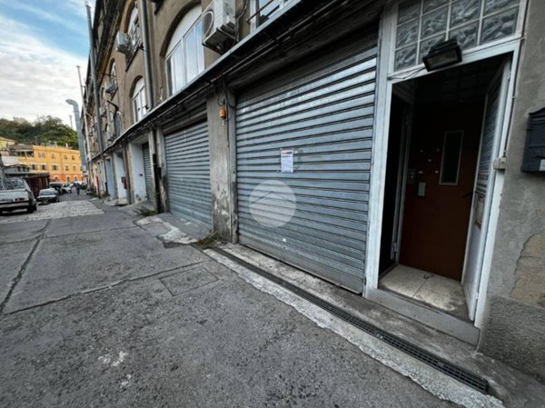 negozio in vendita a Genova in zona Sestri Ponente