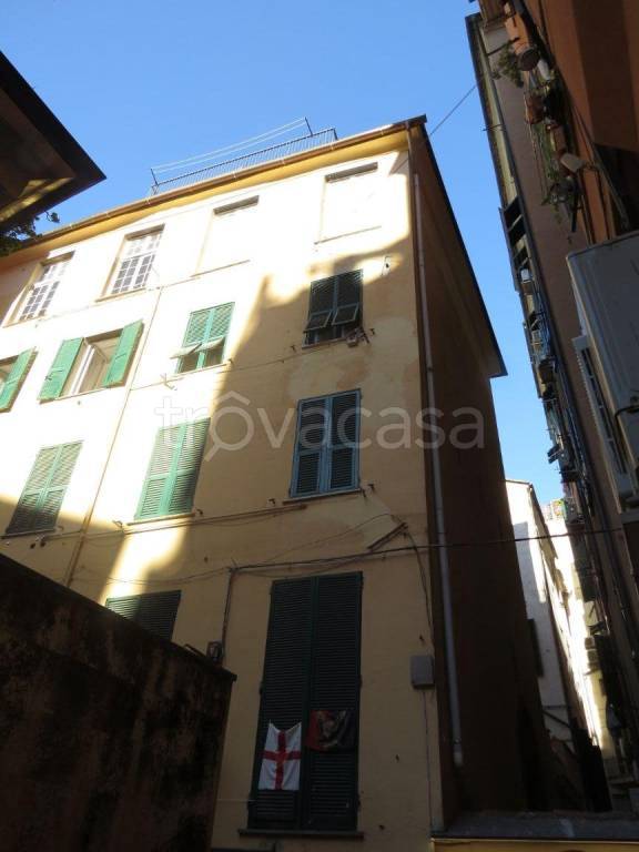 appartamento in vendita a Genova in zona Sottoripa / Maddalena / Molo