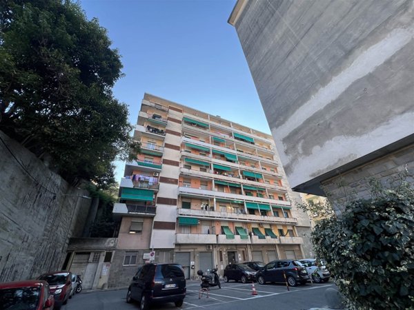 appartamento in vendita a Genova in zona Rivarolo