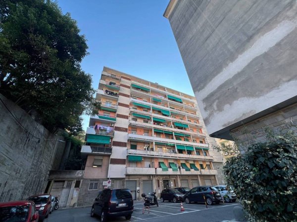 appartamento in vendita a Genova in zona Rivarolo