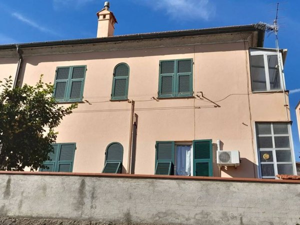 appartamento in vendita a Genova in zona Sestri Ponente