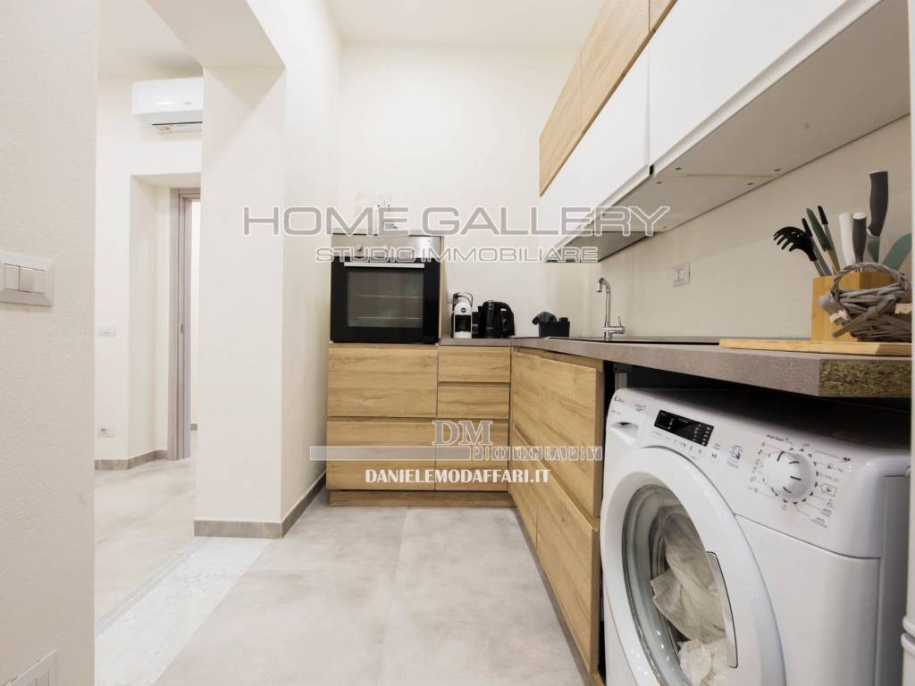 appartamento in vendita a Genova in zona Sottoripa / Maddalena / Molo