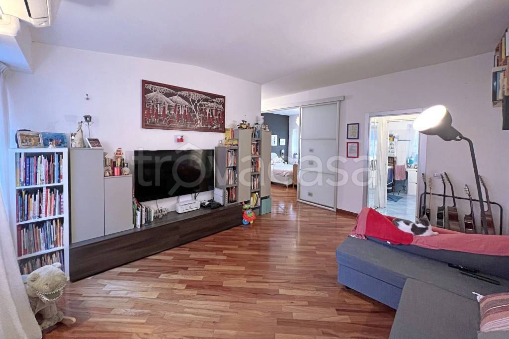 appartamento in vendita a Genova in zona Sestri Ponente