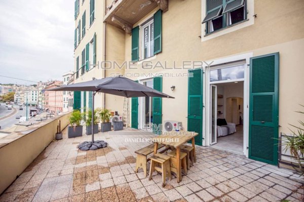 appartamento in vendita a Genova in zona Sottoripa / Maddalena / Molo