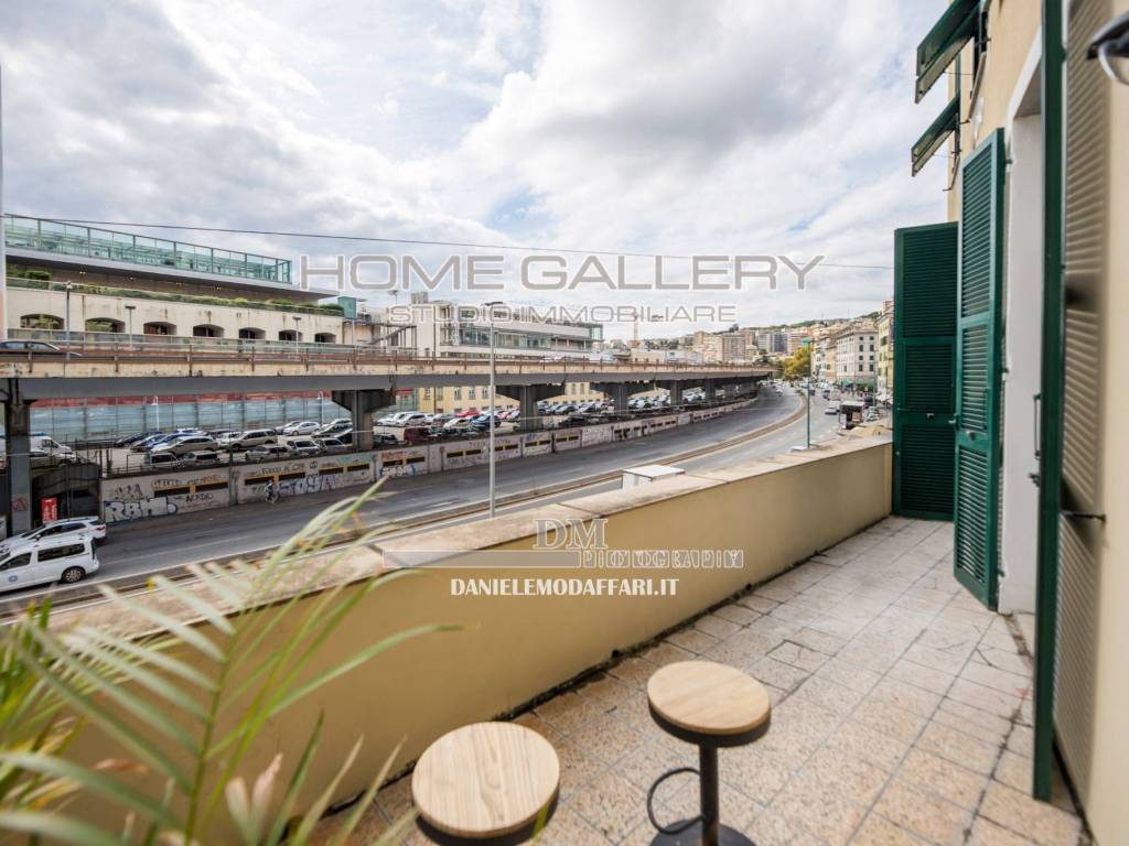 appartamento in vendita a Genova in zona Sottoripa / Maddalena / Molo