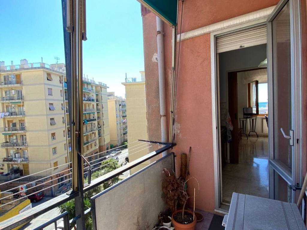 appartamento in vendita a Genova in zona Palmaro / Pra'