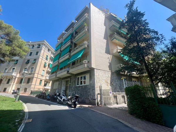 appartamento in vendita a Genova in zona Pegli