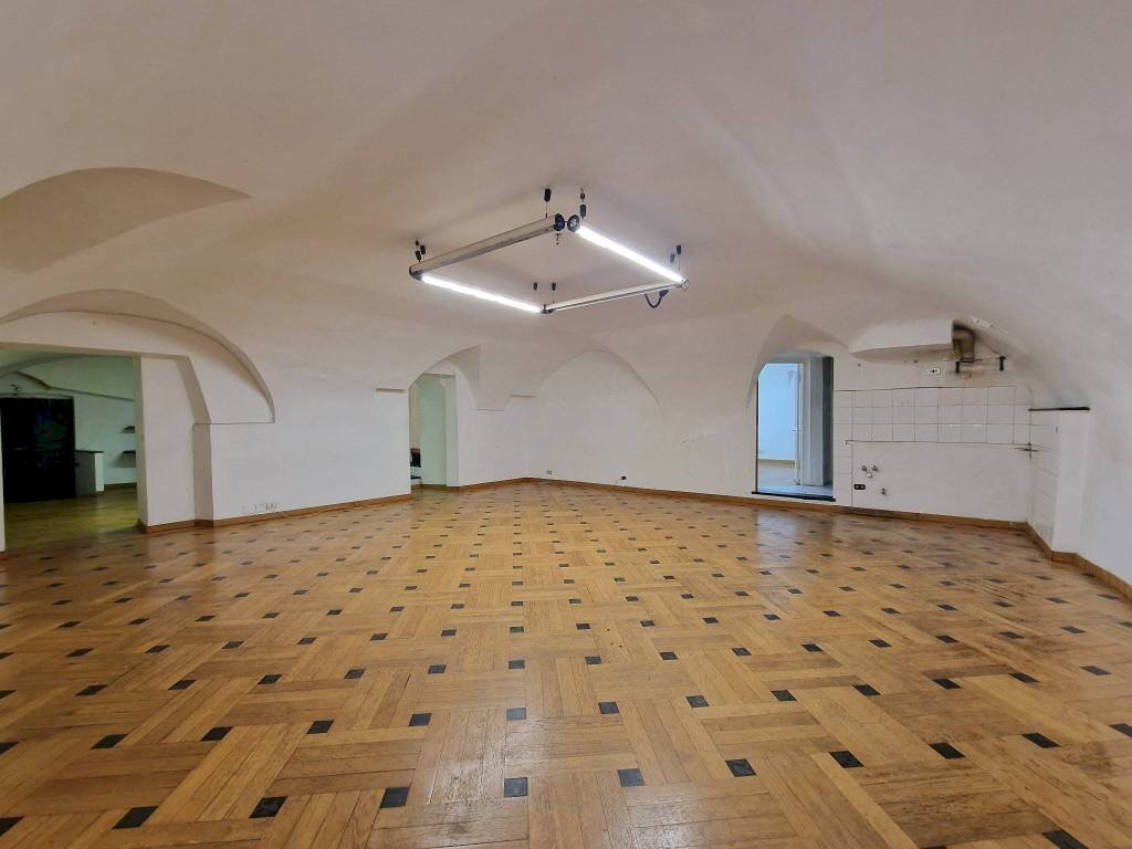 appartamento in vendita a Genova in zona Sottoripa / Maddalena / Molo