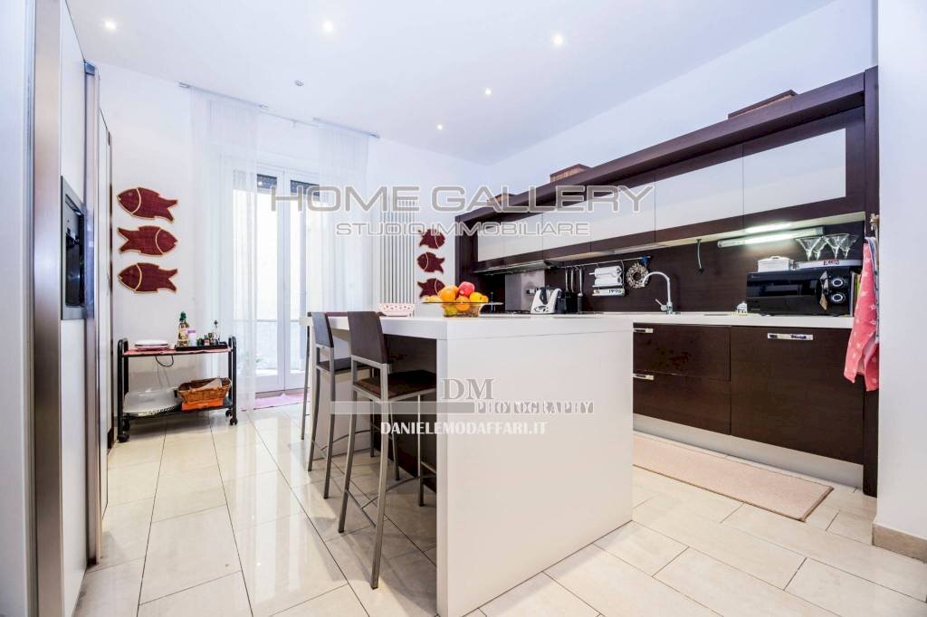 appartamento in vendita a Genova in zona Sturla