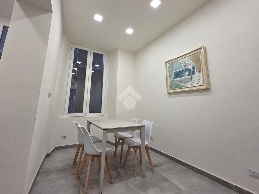 appartamento in vendita a Genova in zona Sottoripa / Maddalena / Molo