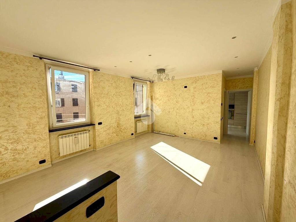 appartamento in vendita a Genova in zona Rivarolo