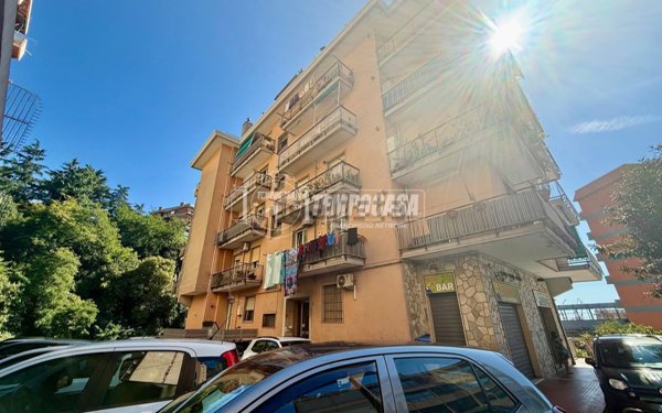 appartamento in vendita a Genova in zona Sestri Ponente