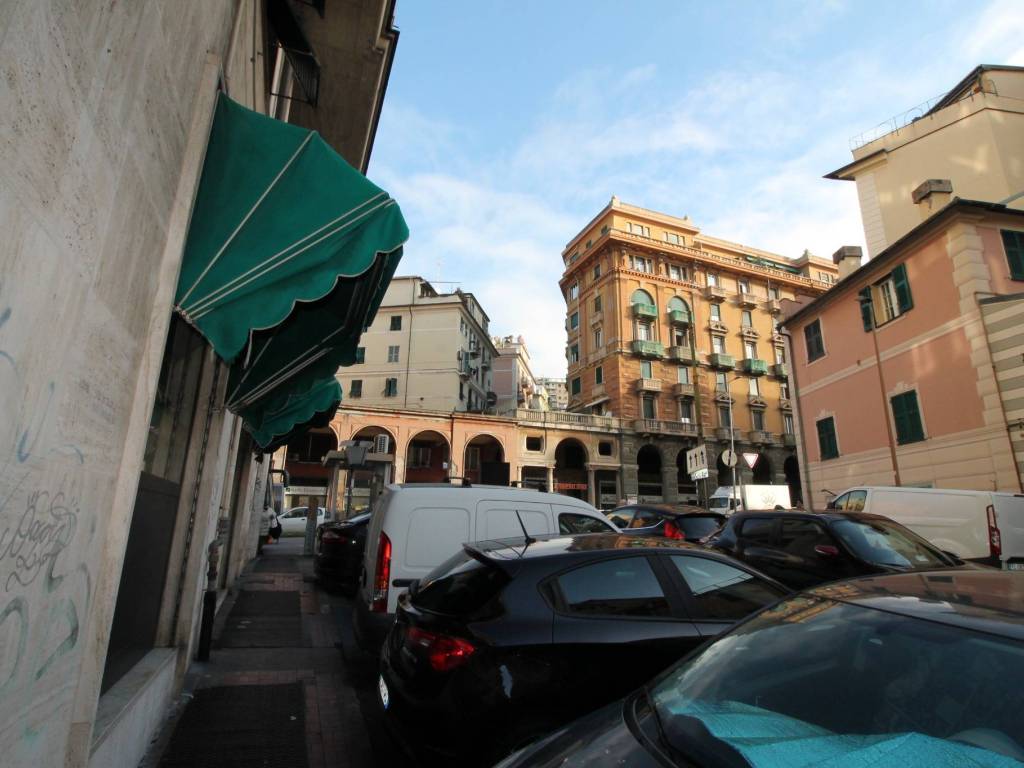 negozio in vendita a Genova in zona Cornigliano