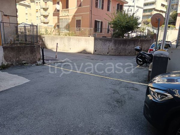 locale commerciale in vendita a Genova in zona San Martino