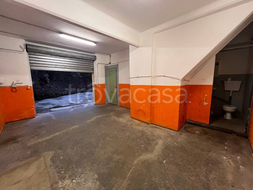 locale commerciale in vendita a Genova in zona Sturla