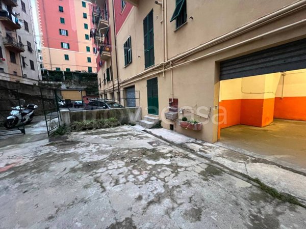 locale commerciale in vendita a Genova in zona Sturla
