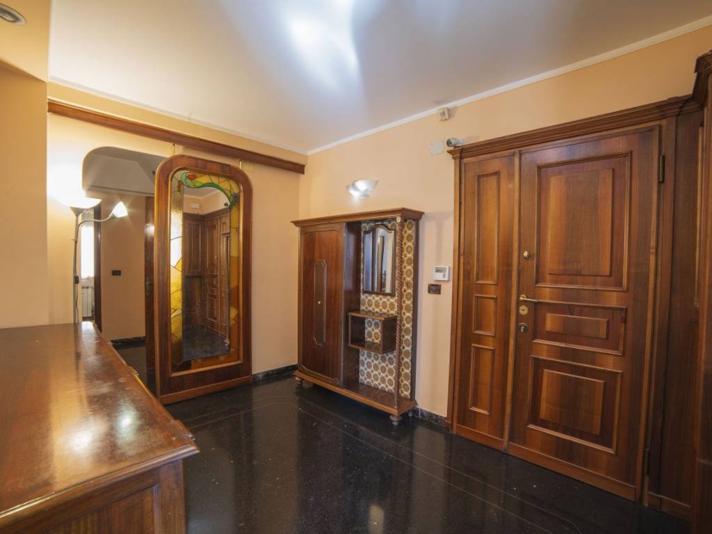 appartamento in vendita a Genova in zona Sestri Ponente