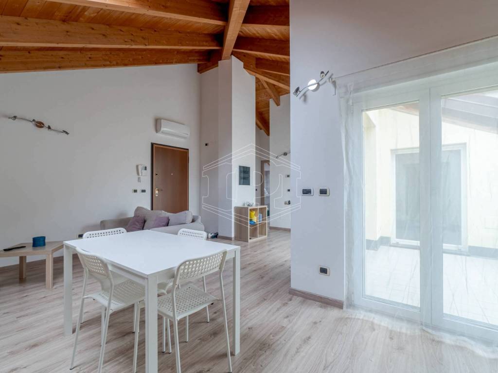 appartamento in vendita a Genova in zona Sestri Ponente