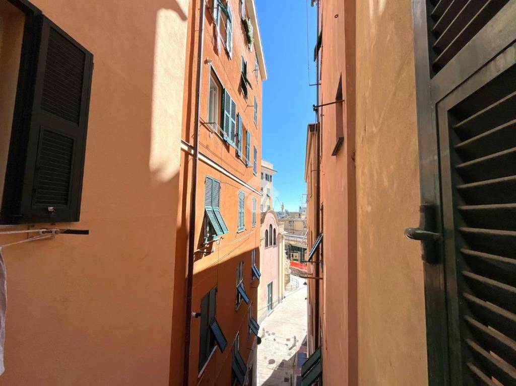 appartamento in vendita a Genova in zona Sottoripa / Maddalena / Molo