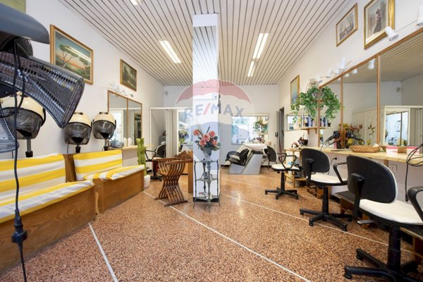 negozio in vendita a Genova in zona Pegli