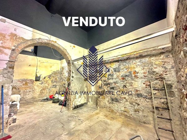 locale commerciale in vendita a Genova in zona Sottoripa / Maddalena / Molo