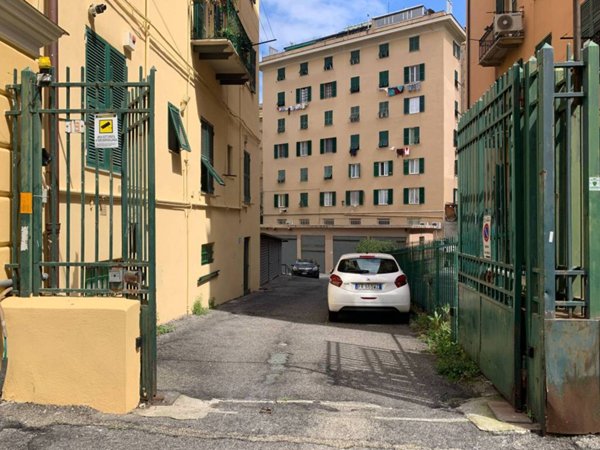 locale di sgombero in vendita a Genova