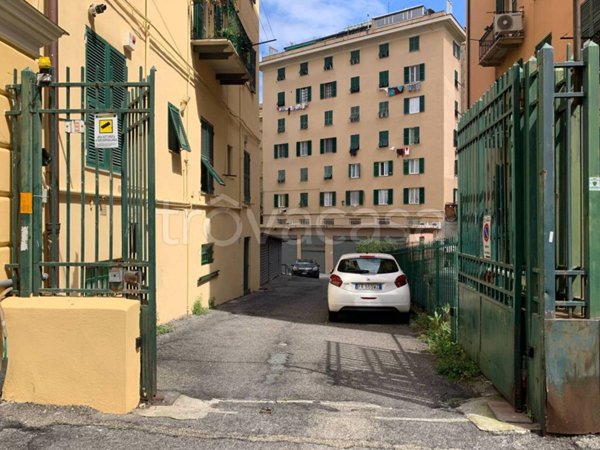 locale di sgombero in vendita a Genova in zona Foce
