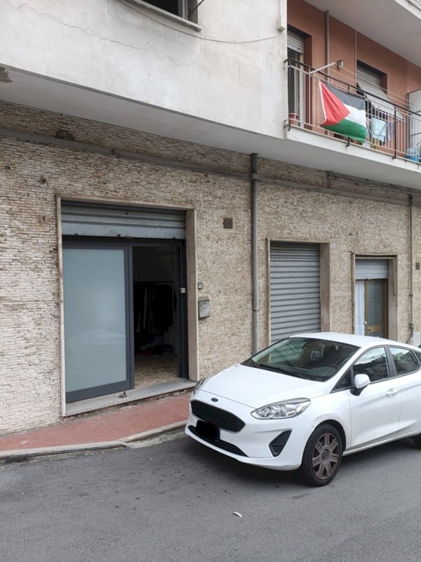 negozio in vendita a Genova in zona Marassi