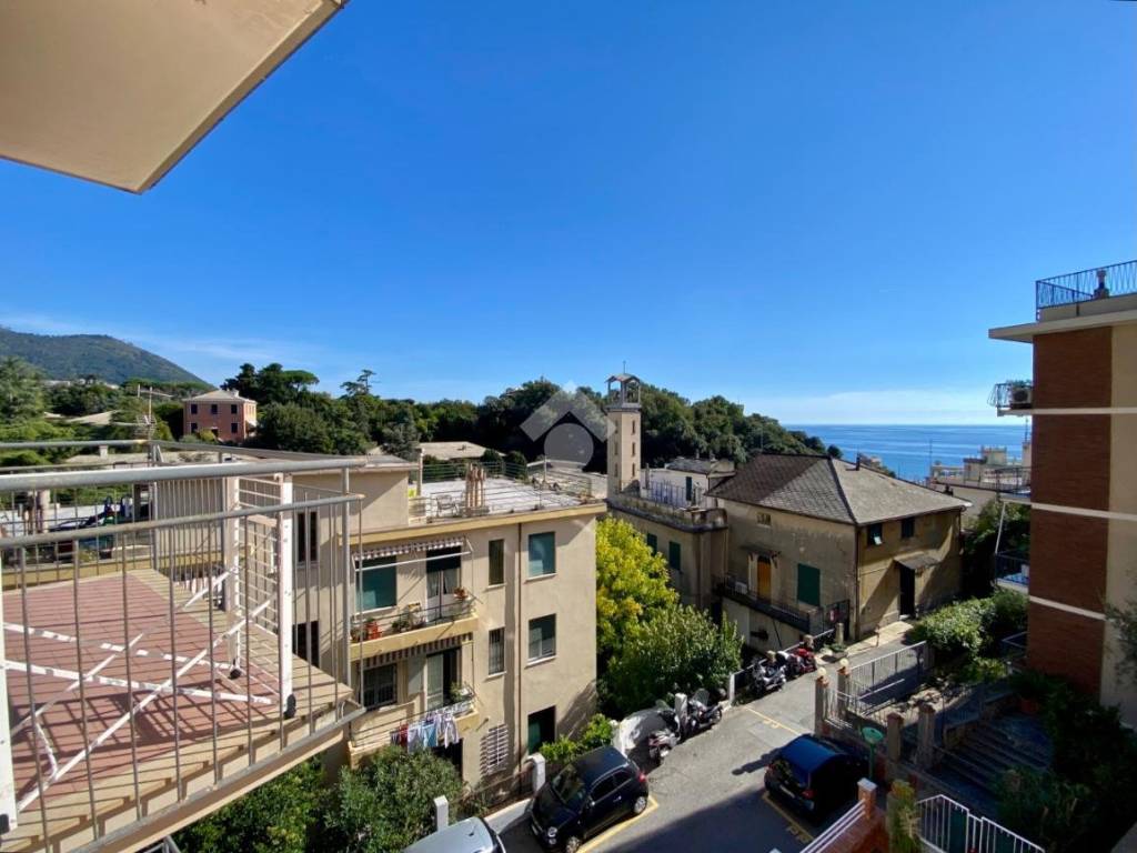 appartamento in vendita a Genova in zona Quarto dei Mille