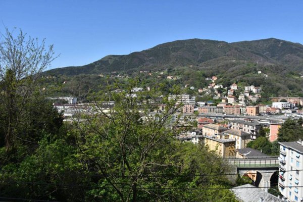 appartamento in vendita a Genova in zona Rivarolo