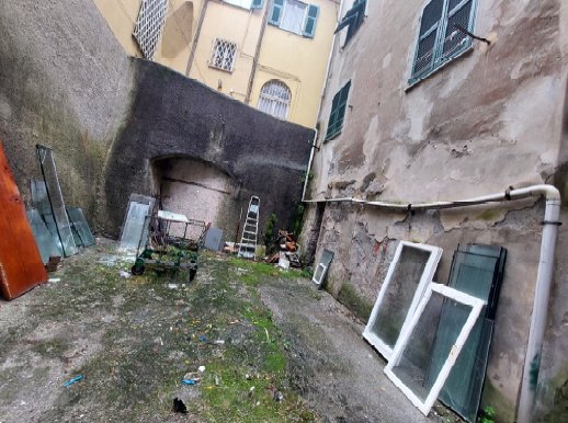 casa indipendente in vendita a Genova in zona Rivarolo