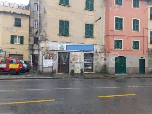 negozio in vendita a Genova in zona Rivarolo