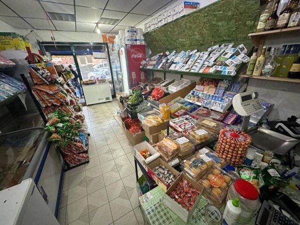 negozio in vendita a Genova in zona Sestri Ponente